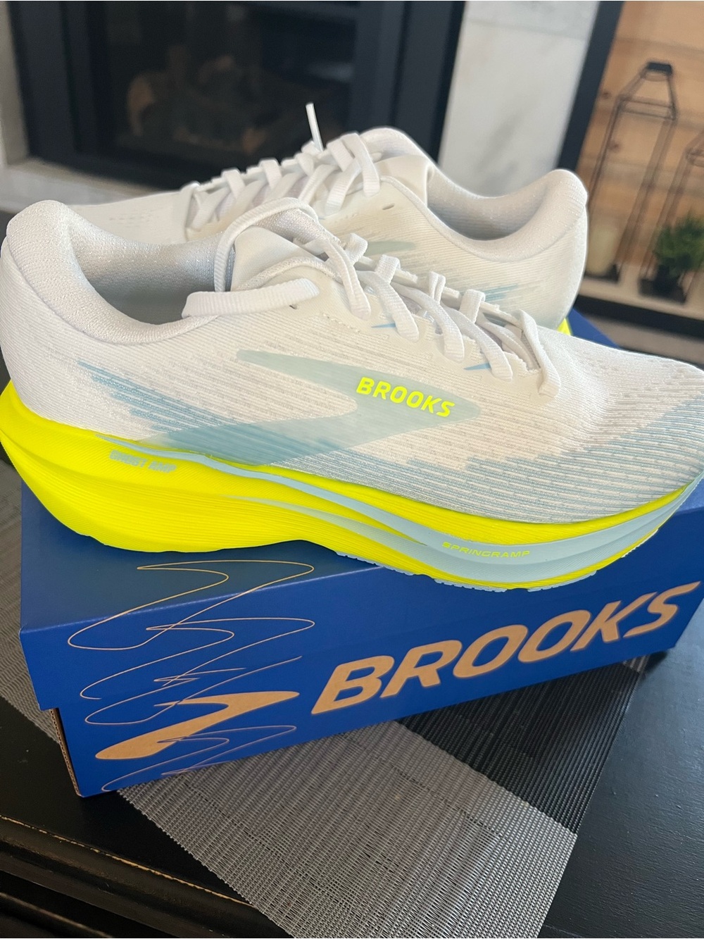 Brooks White/Neon Yellow Oman’s Ghost Amp.